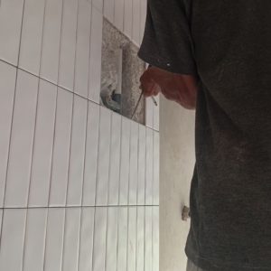 borong pasang keramik dinding kamar mandi