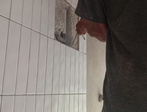 Harga borong pasang keramik dinding kamar mandi